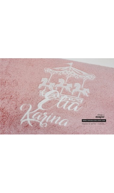 Trusou de botez elegant, brodat cu un carusel roz, Povestea Carusel 15